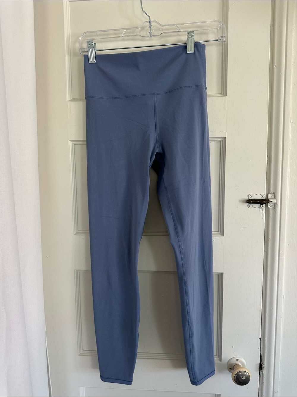 Vuori Women's Performance Leggings in Slate Blue